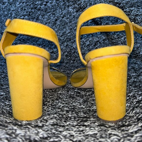 NWOT Never Worn Bleecker & Bond Viola 4" Sandal Heels (Size 6, Yellow/Clear) - Picture 5 of 7